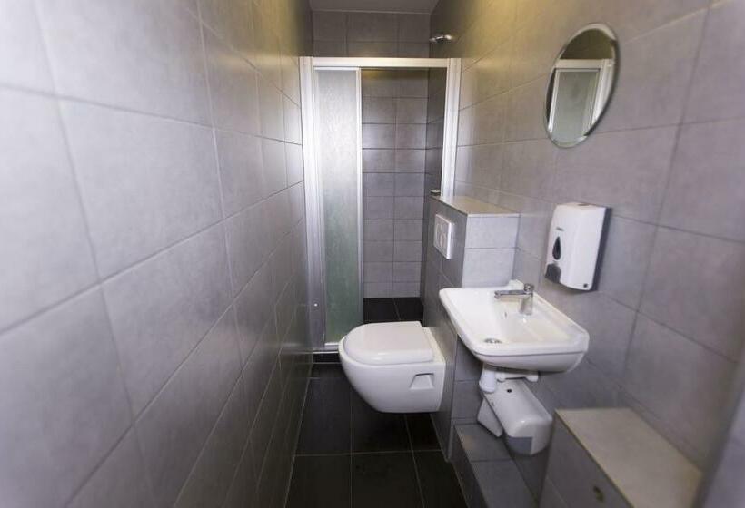 Vuode Makuusalissa, Hostel Cosmos Amsterdam