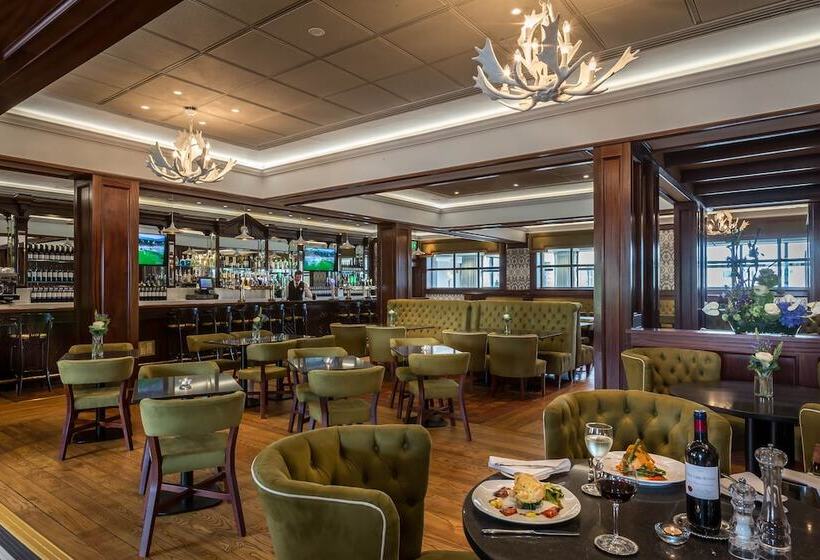 סוויטה נשיאותית, Castletroy Park