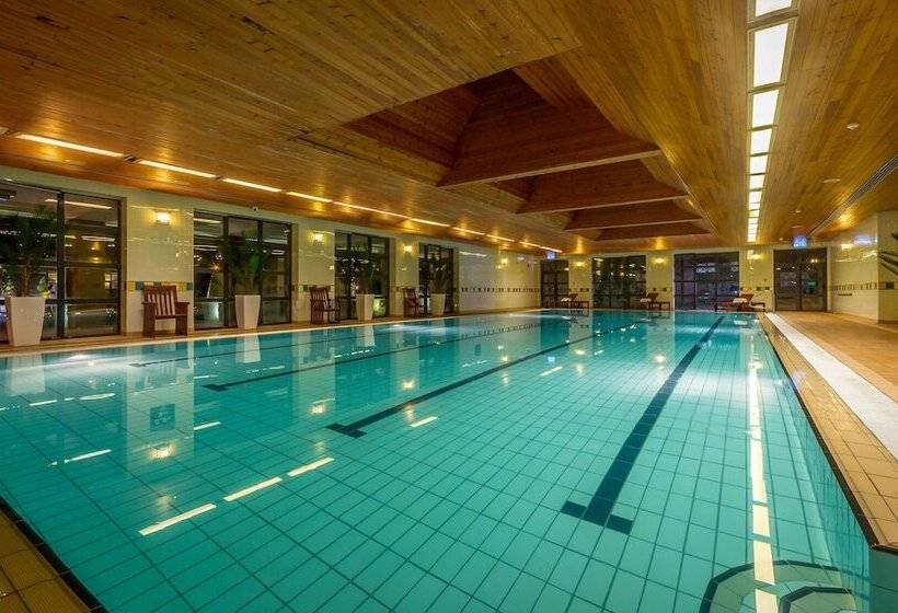 סוויטה נשיאותית, Castletroy Park