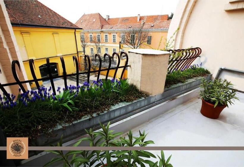 Трехместный Номер Стандарт с Балконом, Főnix