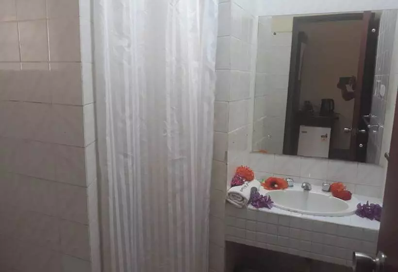 Quarto Estandar, Grand Eastern