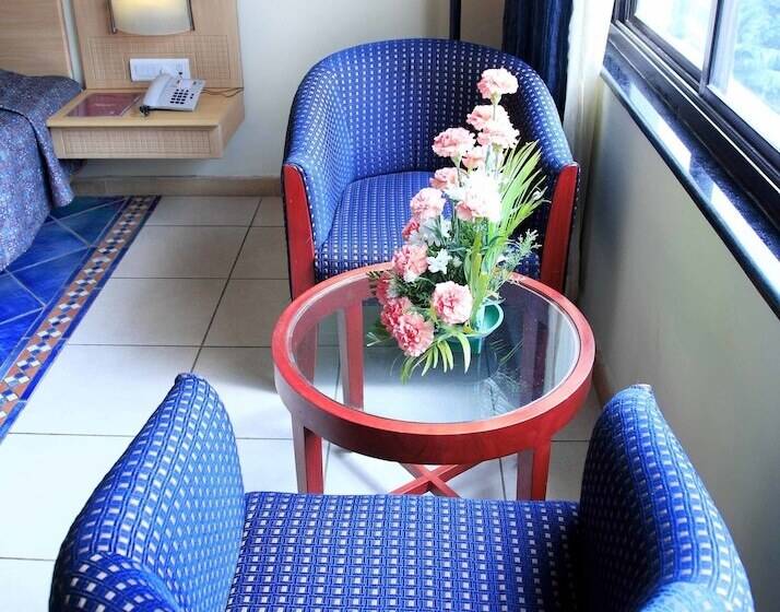 غرفة تنفيذية, Harrisons