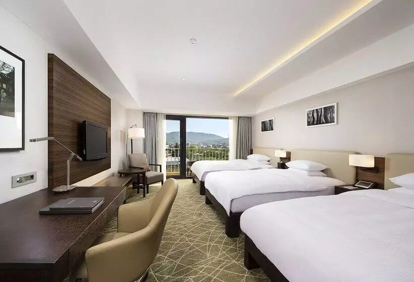Deluxe Kolmen Hengen Huone, Hilton Gyeongju