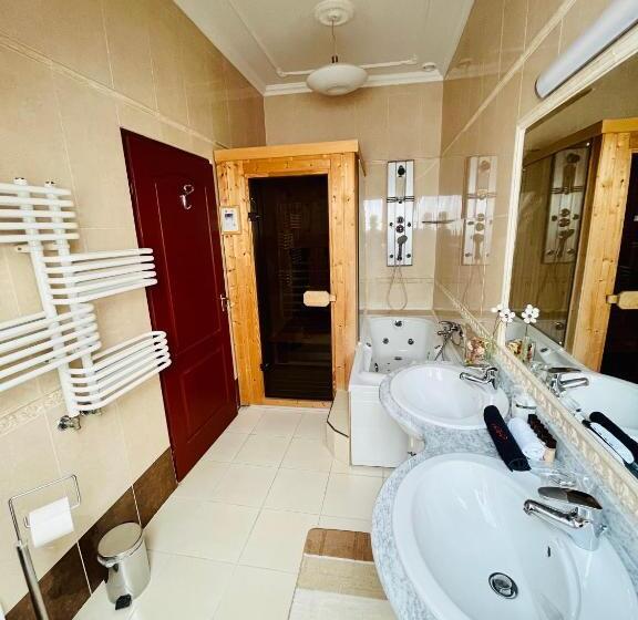 جناح, Korona Wellness, Rendezvény és Borszálloda