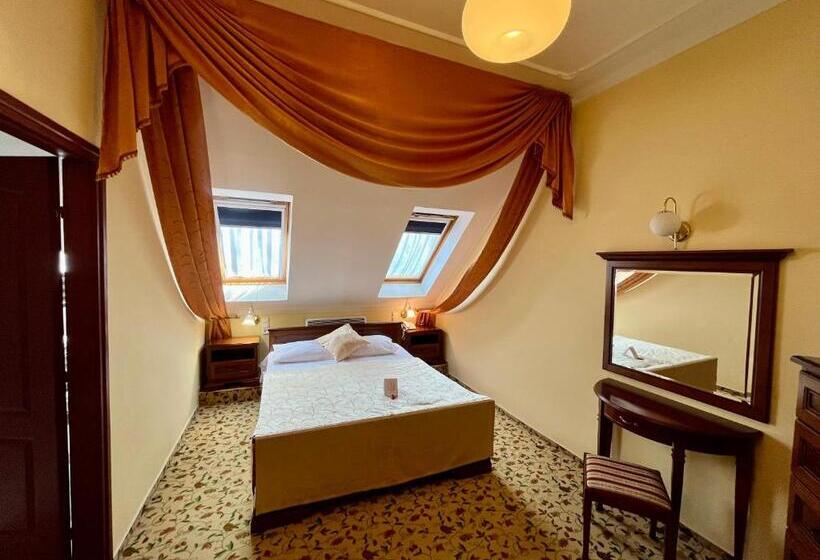 جناح, Korona Wellness, Rendezvény és Borszálloda