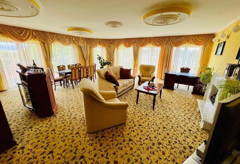 Люкс, Korona Wellness, Rendezvény és Borszálloda