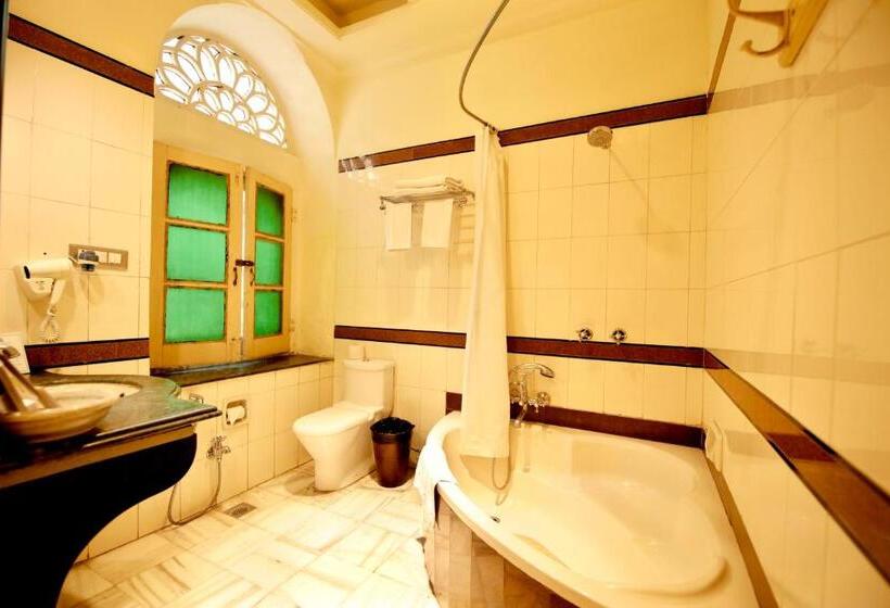 Номер Стандарт, Narain Niwas Palace