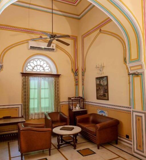 Номер Стандарт, Narain Niwas Palace