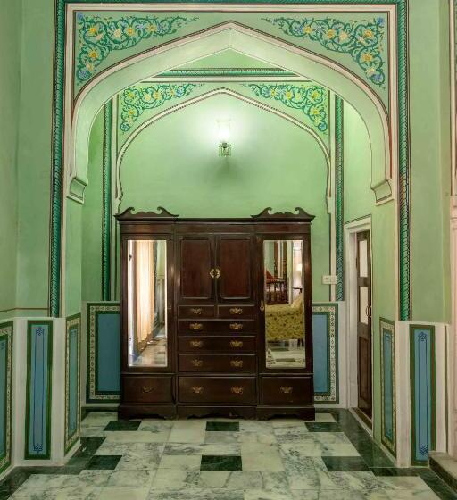 Номер Стандарт, Narain Niwas Palace