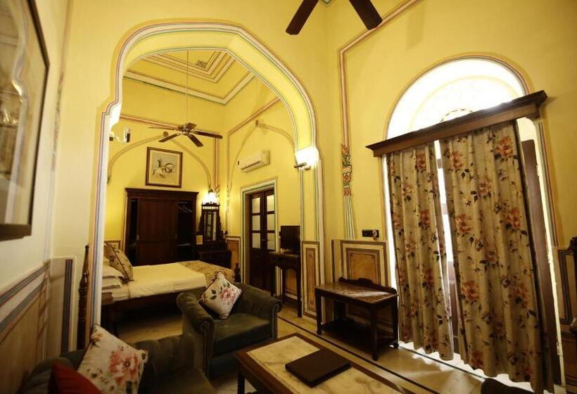 Номер Стандарт, Narain Niwas Palace