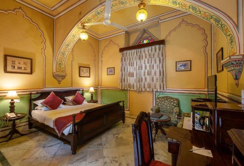 Номер Стандарт, Narain Niwas Palace