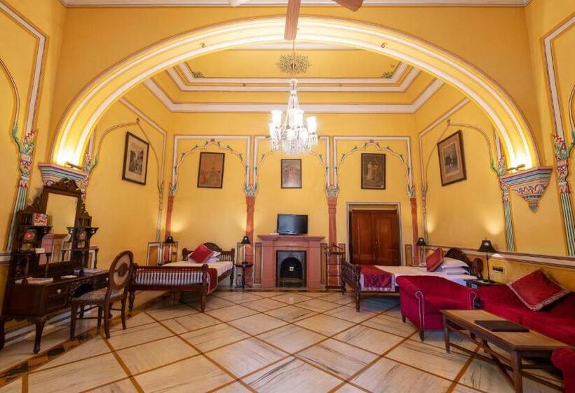 Люкс, Narain Niwas Palace