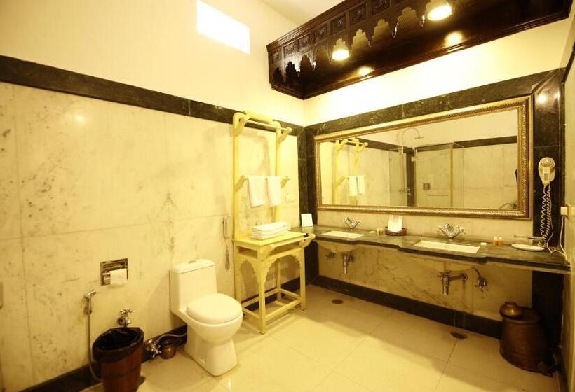 Люкс, Narain Niwas Palace