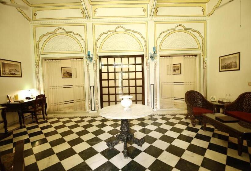 Люкс, Narain Niwas Palace