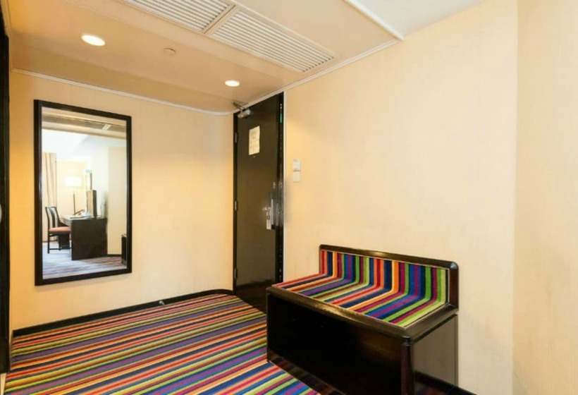 اتاق خانوادگی, Panda