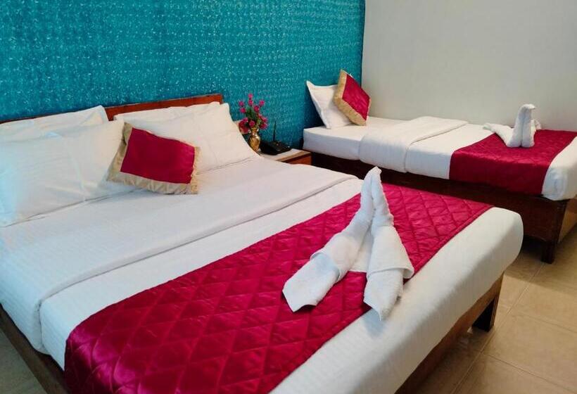 חדר דלוקס לשלושה, Silver Sand