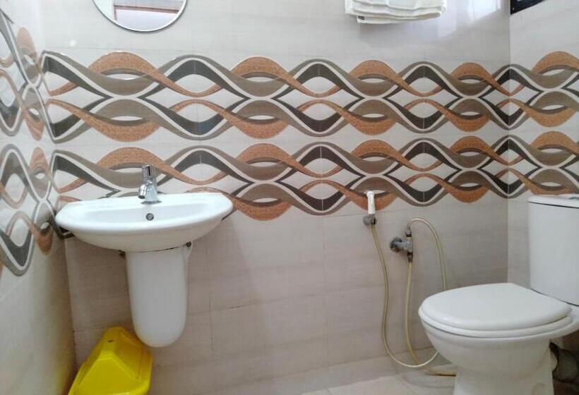 חדר דלוקס לשלושה, Silver Sand