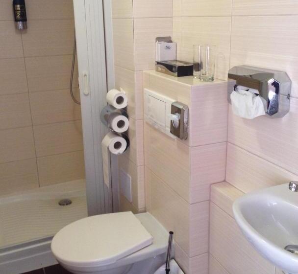 اتاق استاندارد سه نفره, Botel Gracia