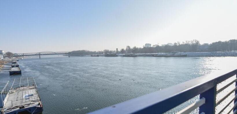 آپارتمان 2 خوابه با تراس, Botel Gracia