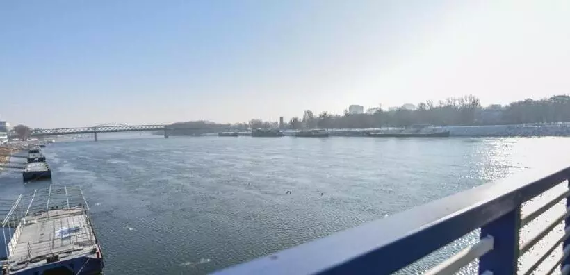 آپارتمان 2 خوابه با تراس, Botel Gracia