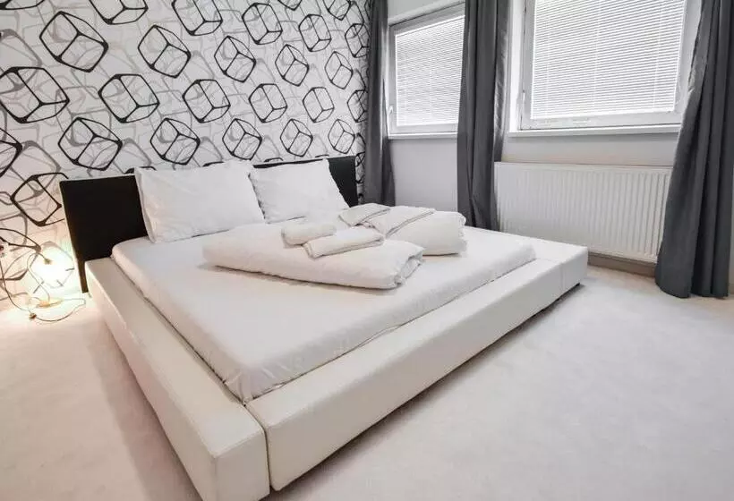 آپارتمان 2 خوابه با تراس, Botel Gracia
