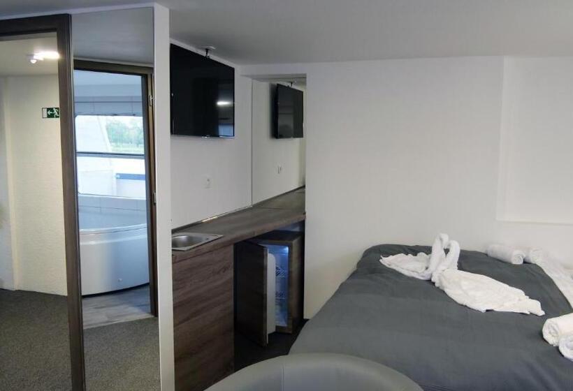 سوئیت جونیور با تراس, Botel Gracia