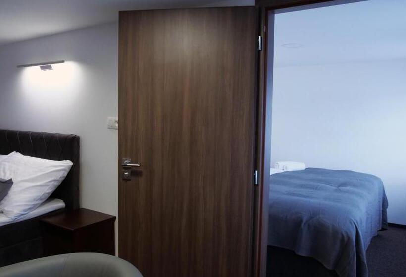 سوئیت جونیور با تراس, Botel Gracia