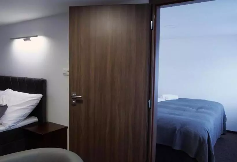 سوئیت جونیور با تراس, Botel Gracia