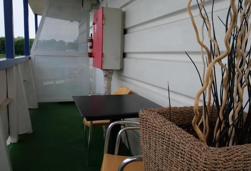 سوئیت جونیور با تراس, Botel Gracia