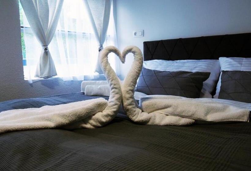 سوئیت جونیور با تراس, Botel Gracia