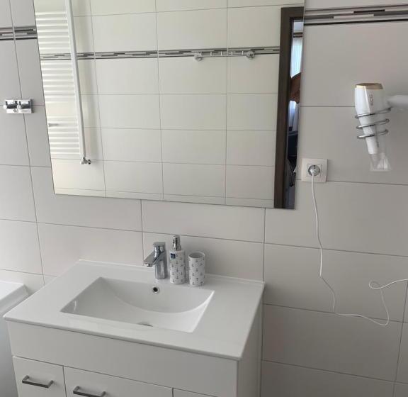 سوئیت با چشم‌انداز رودخانه, Botel Gracia