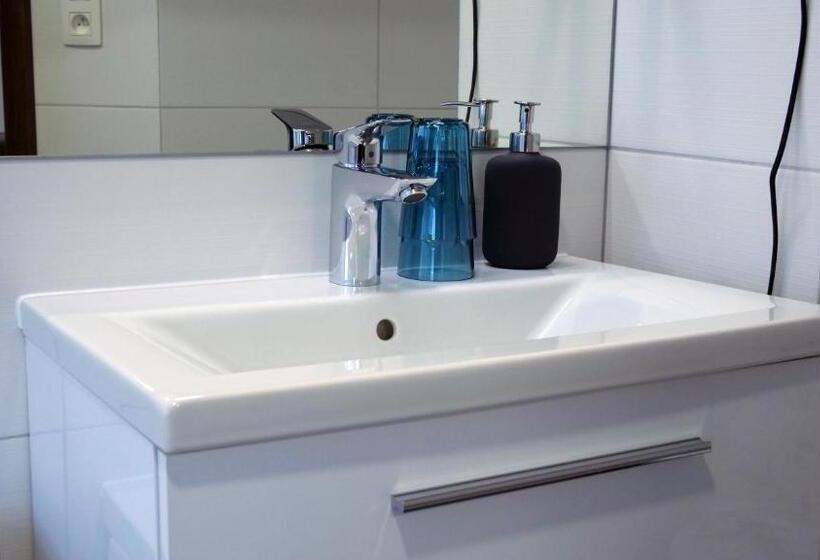 سوئیت با چشم‌انداز رودخانه, Botel Gracia