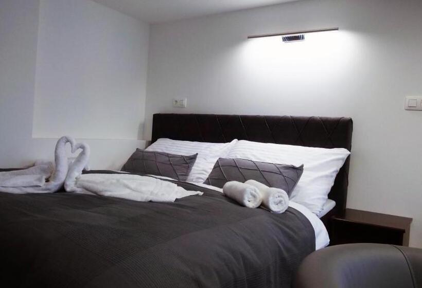 سوئیت جونیور با تراس, Botel Gracia