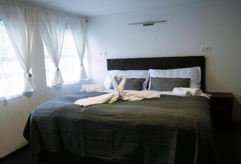 سوئیت جونیور با تراس, Botel Gracia