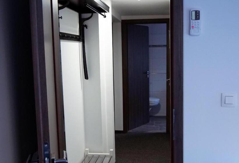 سوئیت جونیور با تراس, Botel Gracia