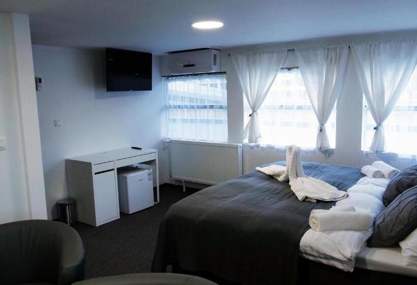 سوئیت جونیور با تراس, Botel Gracia