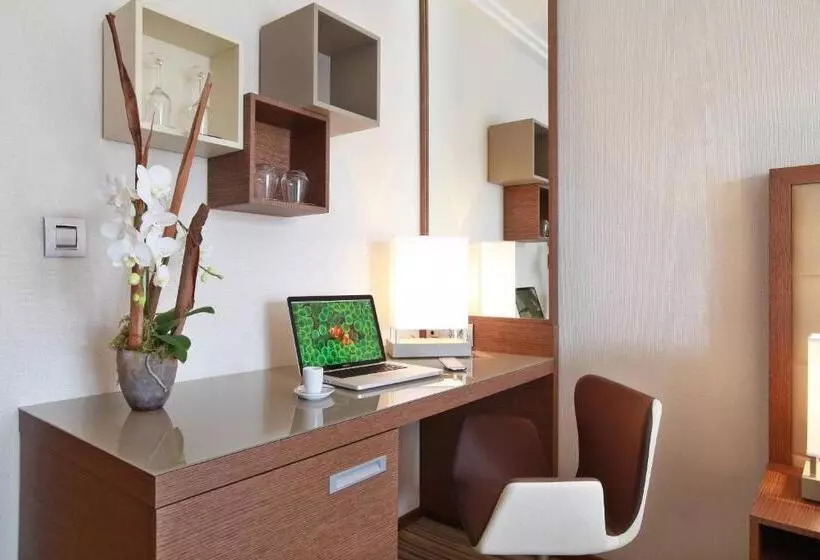 اتاق استاندارد با چشم‌انداز استخر, Ac Hotel By Marriott Ambassadeur Antibes   Juan Les Pins