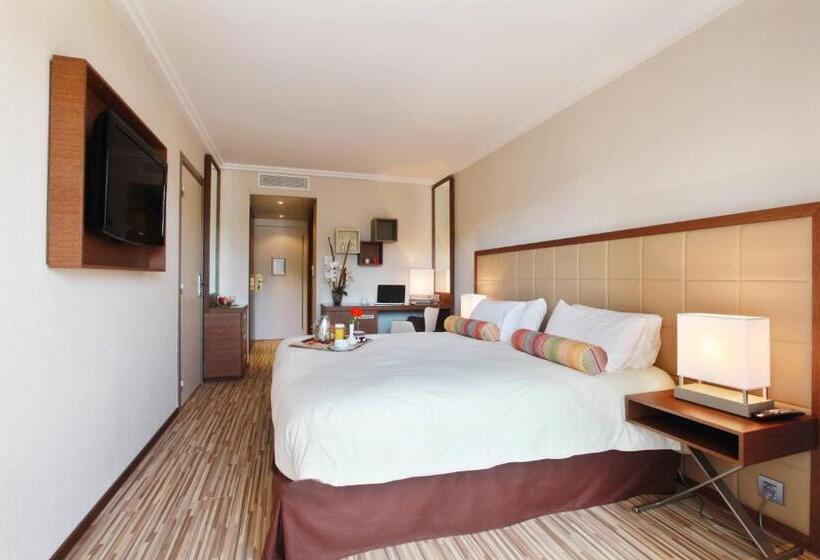 Номер Стандарт Вид на Бассейн, Ac Hotel By Marriott Ambassadeur Antibes   Juan Les Pins