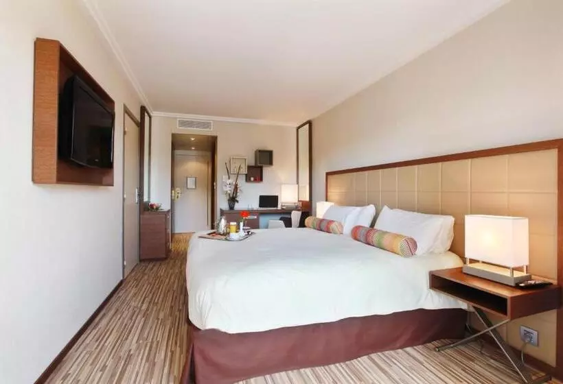 اتاق استاندارد با چشم‌انداز استخر, Ac Hotel By Marriott Ambassadeur Antibes   Juan Les Pins