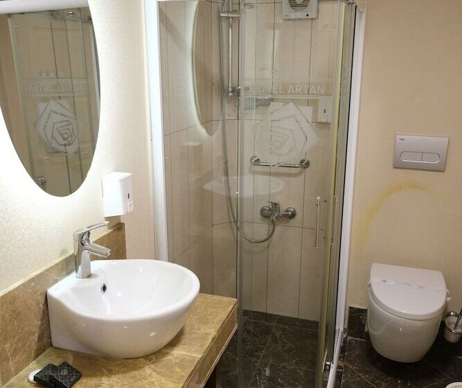 اتاق استاندارد سه نفره, Artan