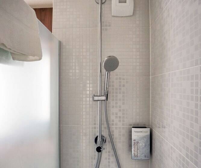 Номер Стандарт, Campanile Paris Ouest Chaville