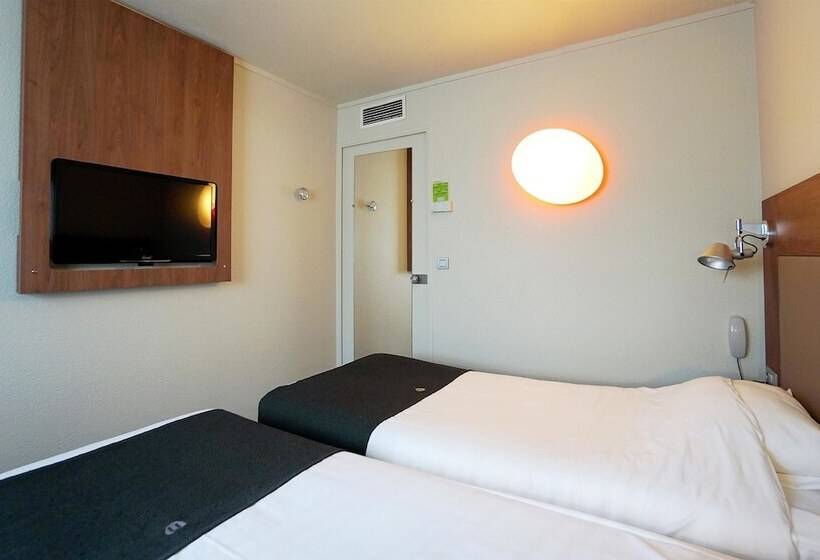 Номер Стандарт, Campanile Paris Ouest Chaville