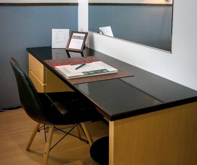 Номер Economy, Li Gustavelund