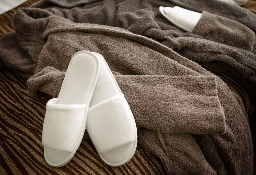 Номер Superior, Li Gustavelund