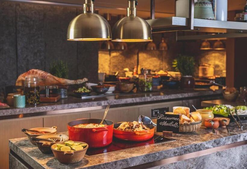 اتاق کلاب, New World Saigon