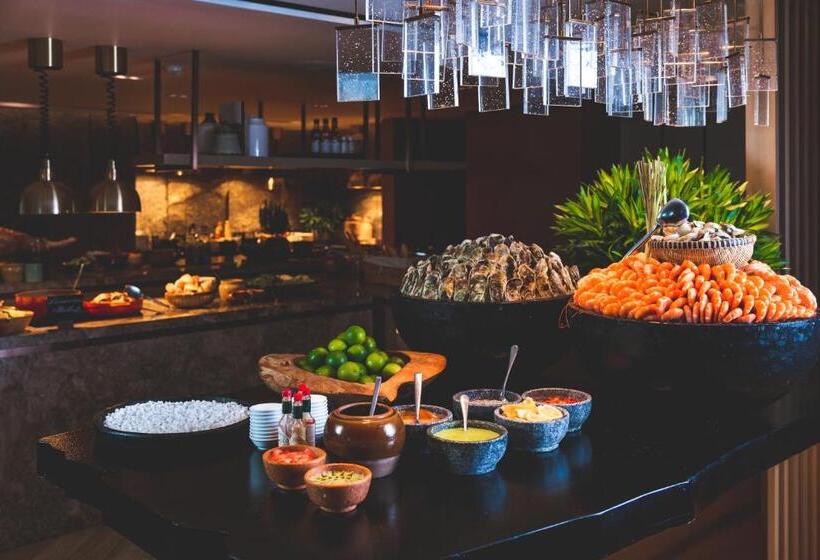 اتاق کلاب, New World Saigon