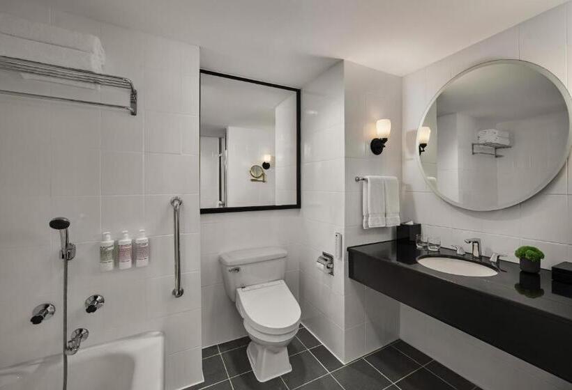 Deluxe Suite, New World Saigon