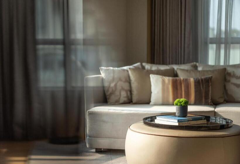 سوییت اجرایی, New World Saigon