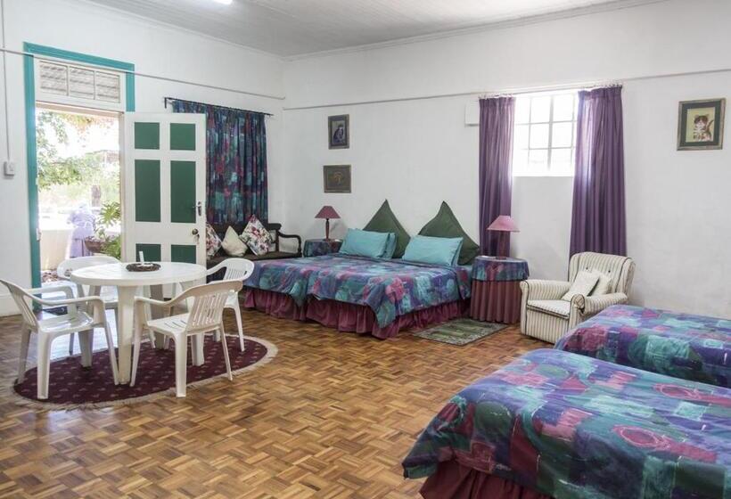 Семейное Бунгало, Sandflats B&b Self Catering