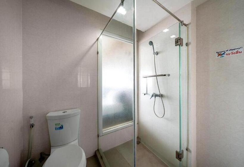 اتاق سوپریور با چشم‌انداز شهر, Welcome Plaza Hotel Pattaya